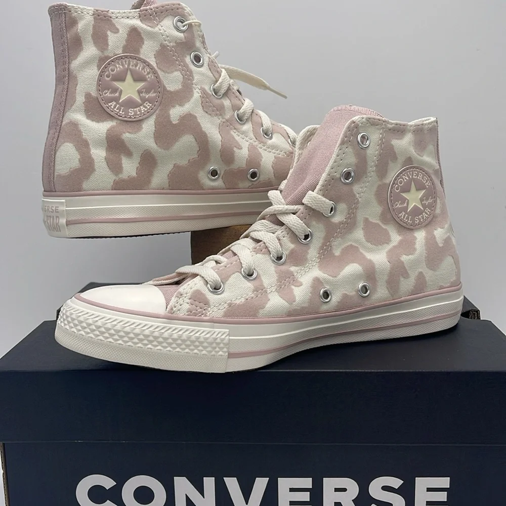 Converse Kids A10047F
CTAS HI
EGRET/FLUSH STONE/EGRET Sneakers - Picture 10 of 16